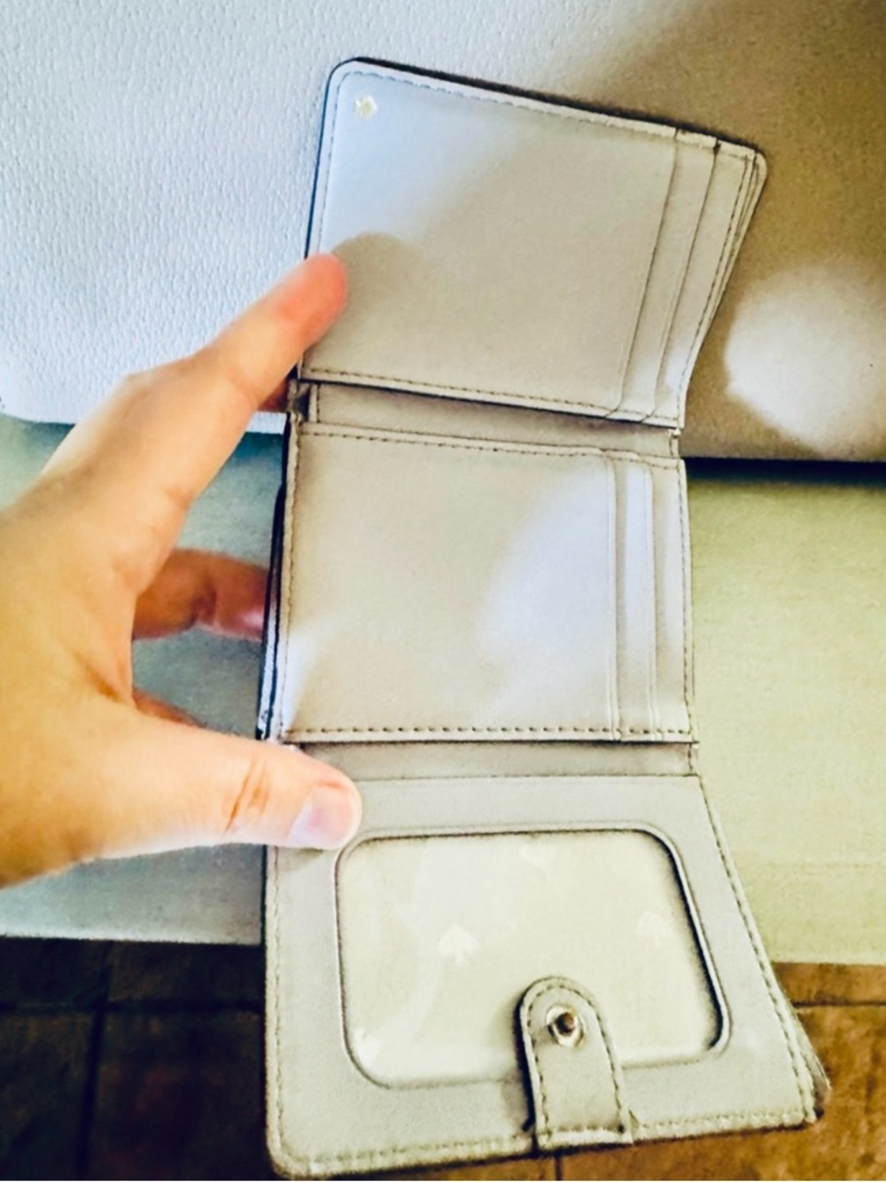 Kate Spade NY Trifold Wallet in Pale Lavender with Gold Logo - EUC - Picture 7 of 7